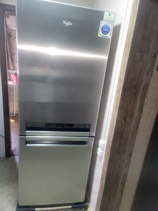 Холодильник Whirlpool