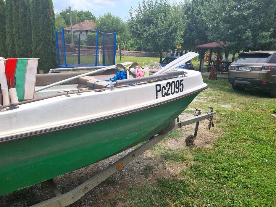 Лодка за рибилов