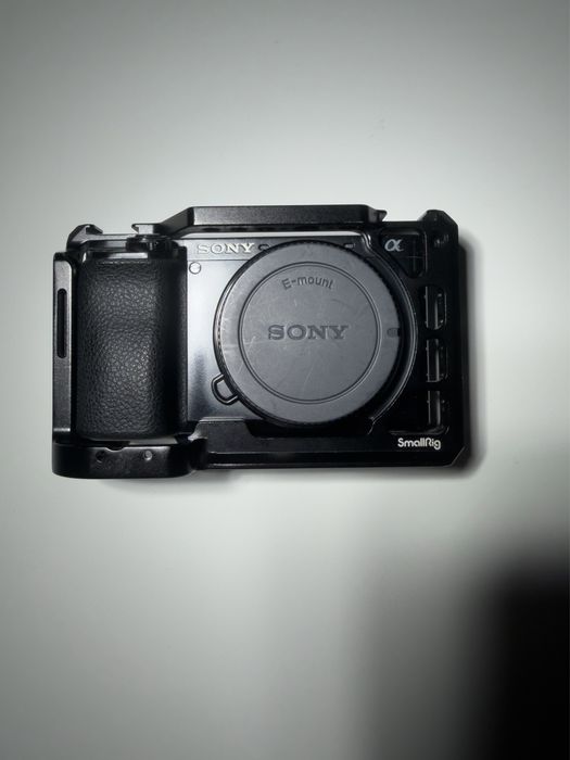 Sony a6100 + obiective + cage + grip