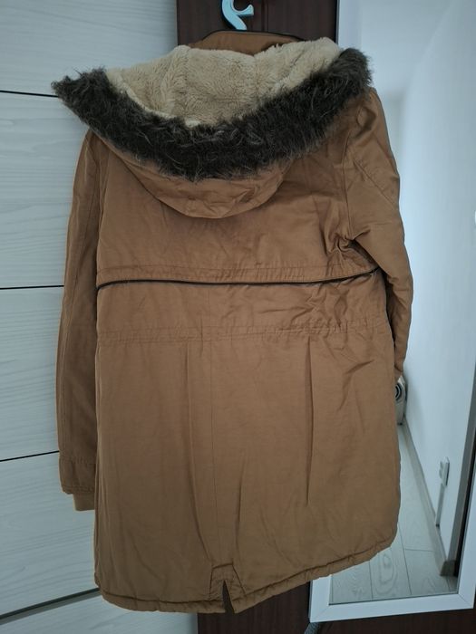 Geacă de iarnă cu capișon