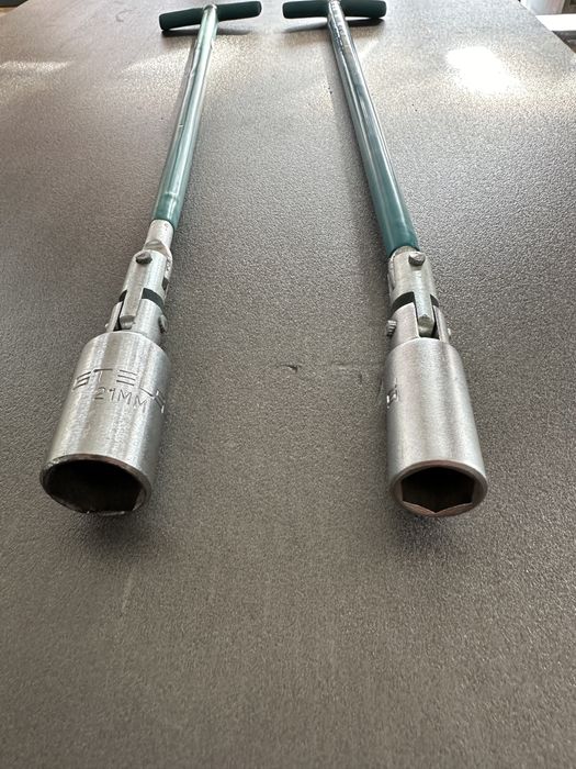 Ключ автомобилни свещи 16,21х250mm