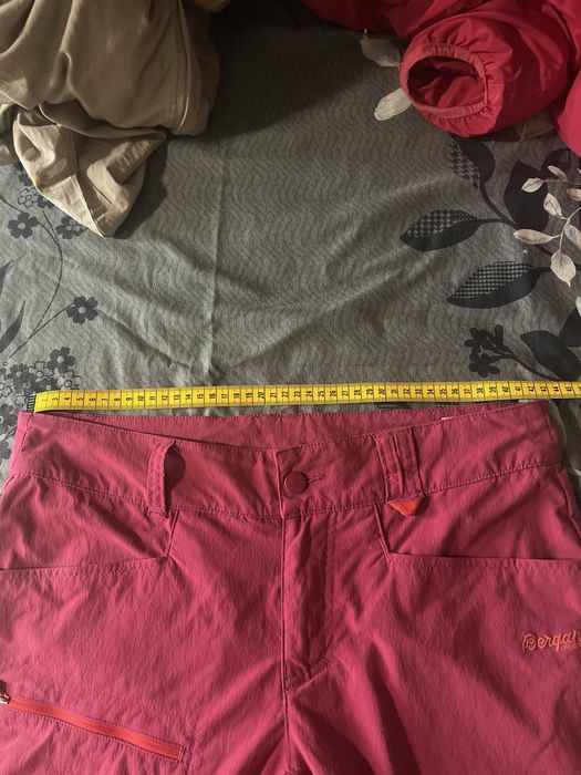 Къси дамски туристически панталони Bergans
