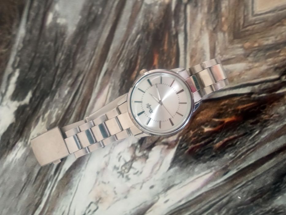 Продается часы каждый по 10000