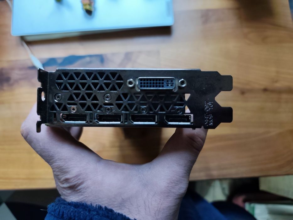 Vand placa video Nvida Quadro m5000