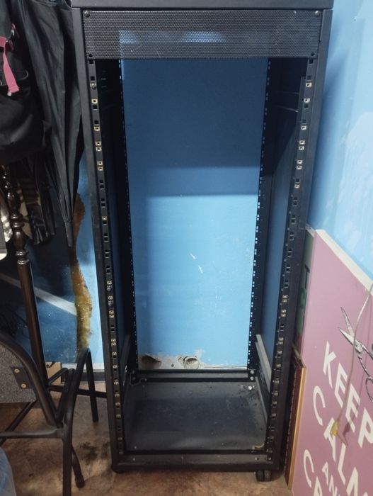 Продам рэковый шкаф
