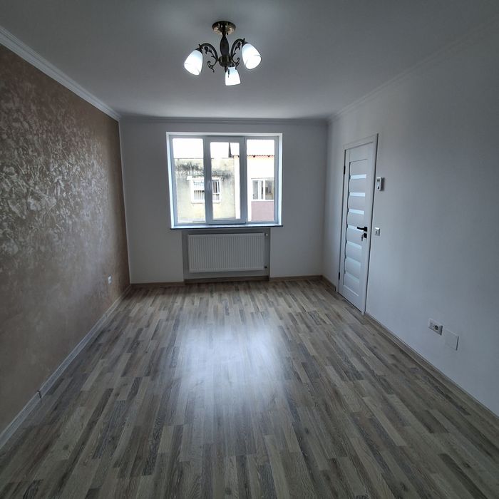 Vând Garsonieră / Renovată in totalitate / Târgu Neamț