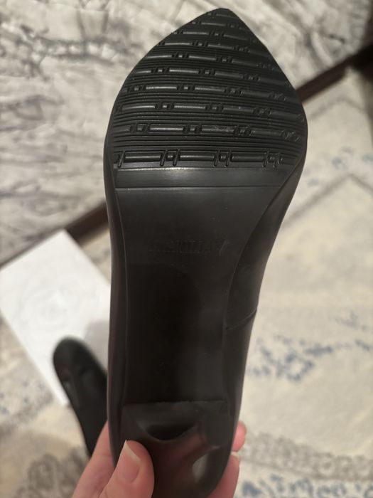 Продам женские туфли