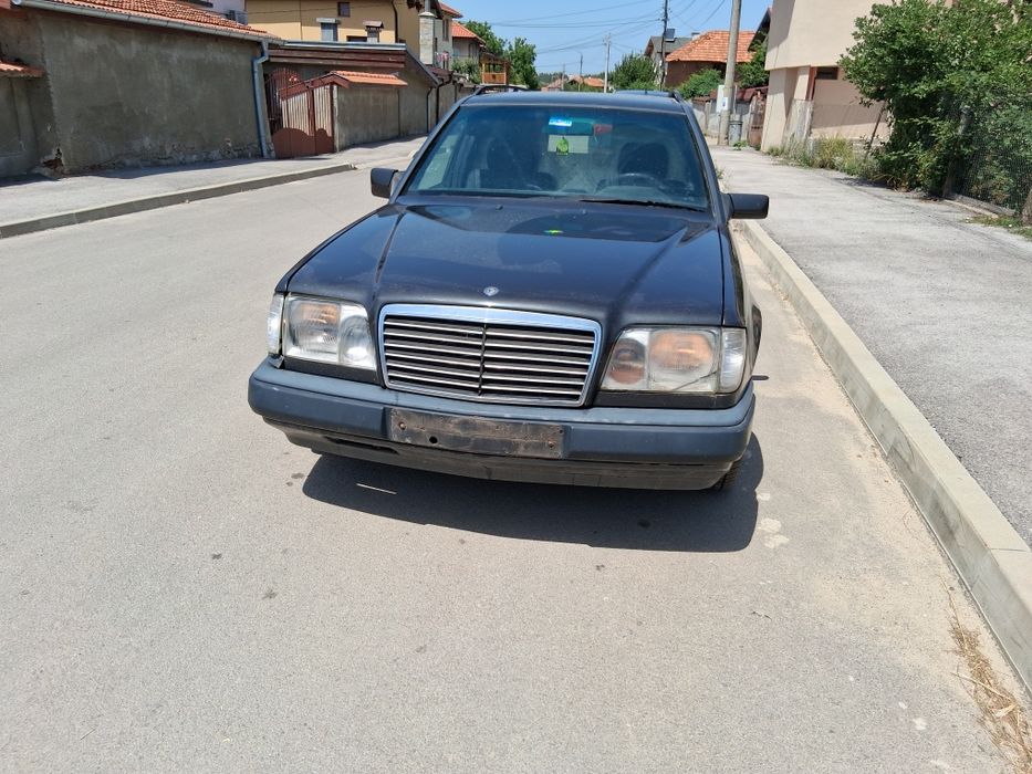 Mercedes W124  E200  на части!