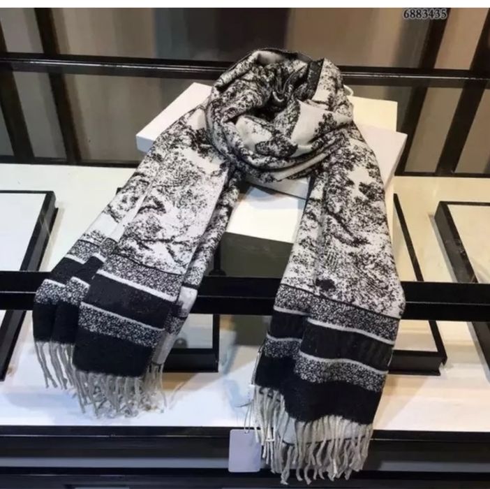 Новый шарф очень мягкое