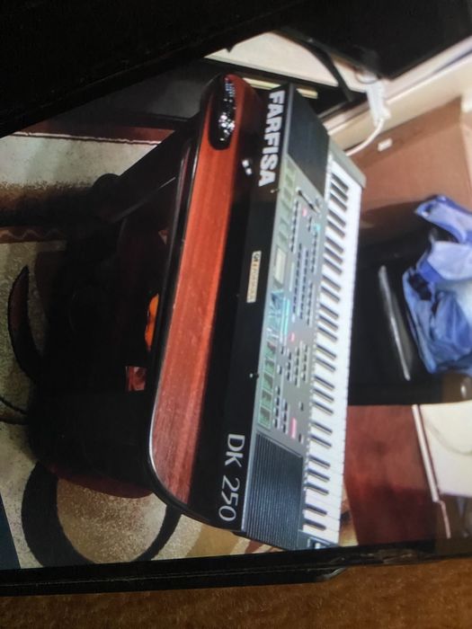Vand orga Farfisa DK 250 in stare buna de functionare