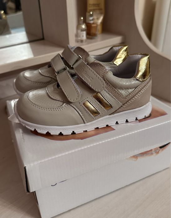 Продам детскую обувь новую