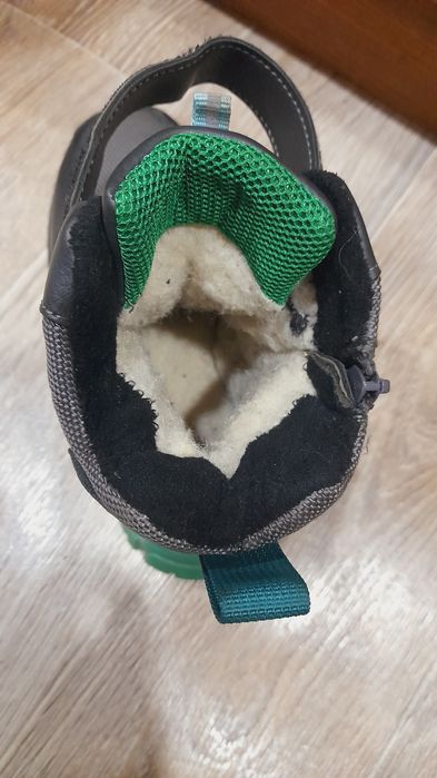 Продам детскую зимнюю обувь