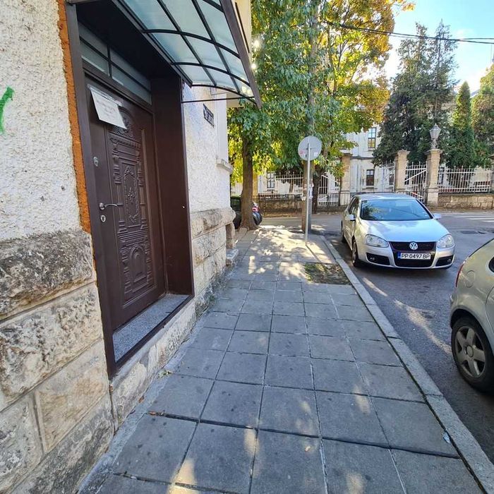 Дава се под наем Офис в Разград, Център - 27 кв.м за 229.5 € - Снимка #1