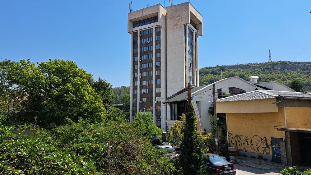 Продава се Четиристаен апартамент в Ловеч, Център - 112 кв.м за 1152 €/кв.м - Снимка #3