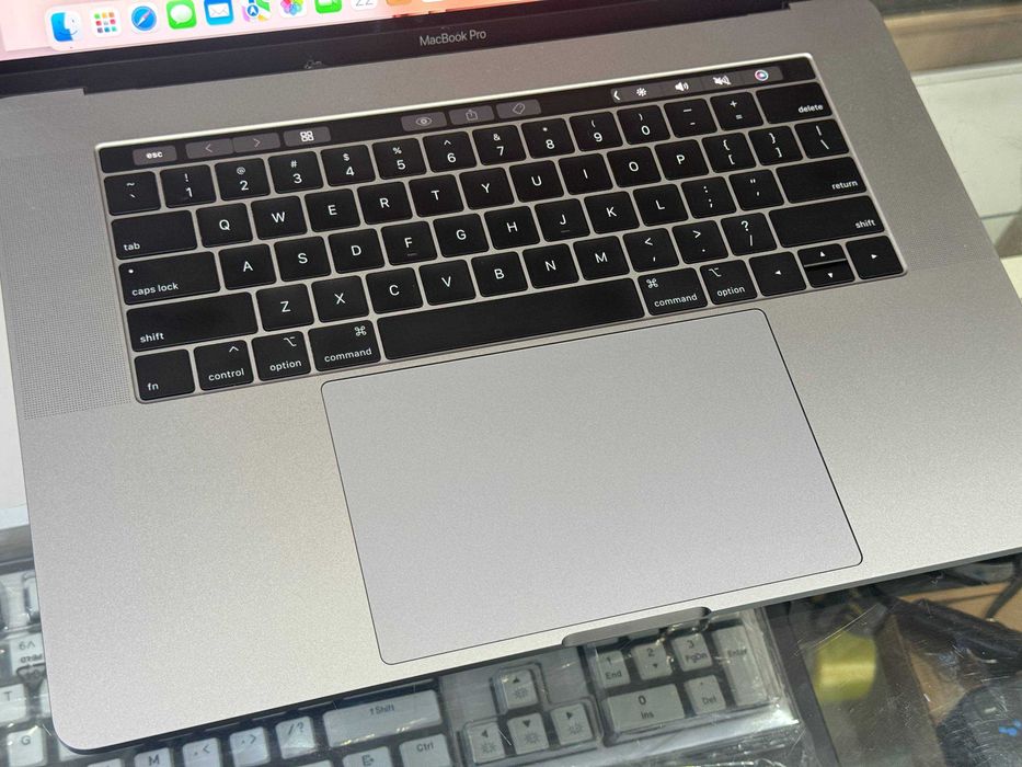 Macbook PRO 15 2019г Core i7 Radeon Pro 555X 4Gb ram 16 ssd 512