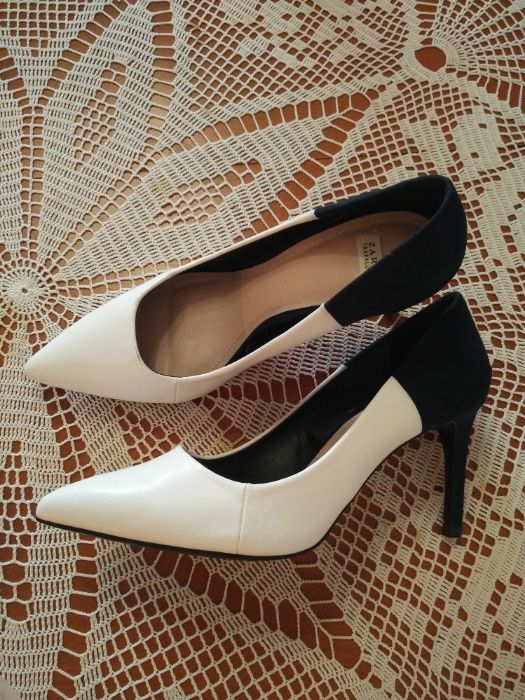 Елегантни дамски обувки средно високи 39 номер