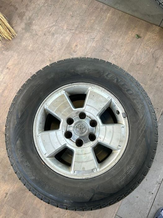 Шины зимние Dunlop winter max без дисков  продам