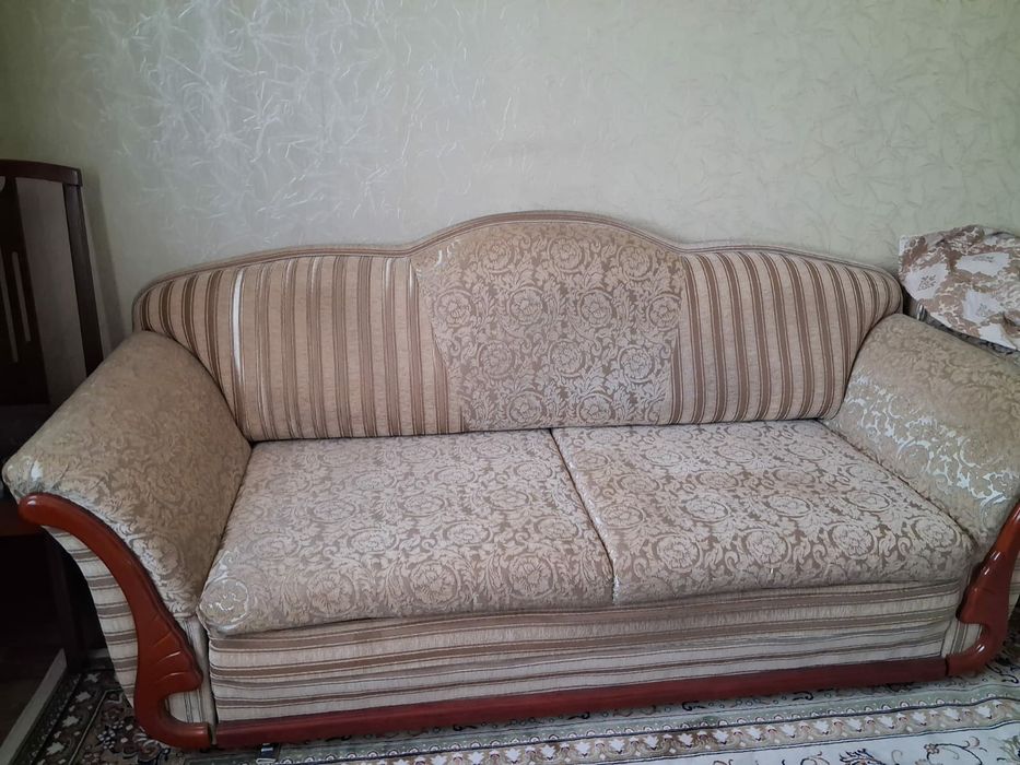 Продам диваны в гостиную.