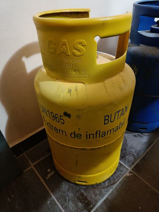 Vând două butelii pentru gaz