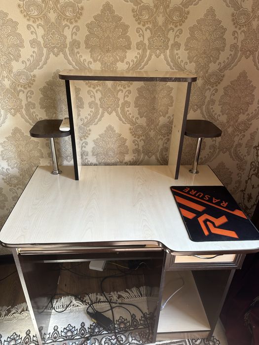 стол для компьютера