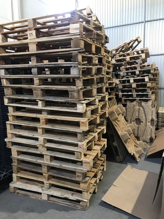 Продам поддоны коробки