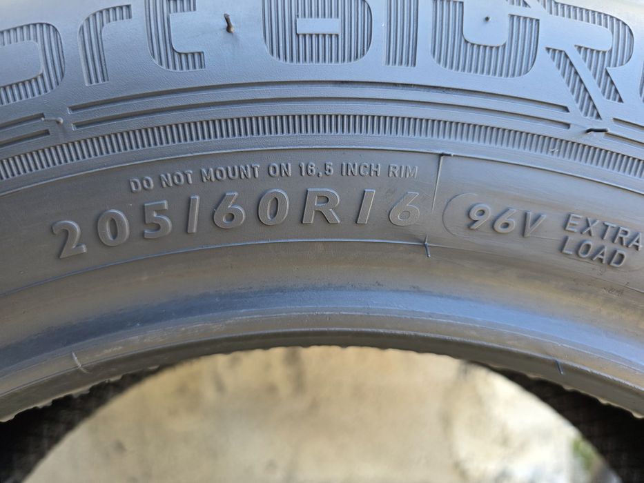 Vând două anvelope de vara dunlop  205 60 16 dot 1125