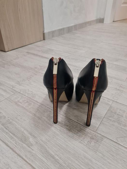 Обувки на то,  River Island, закупени от Англия.