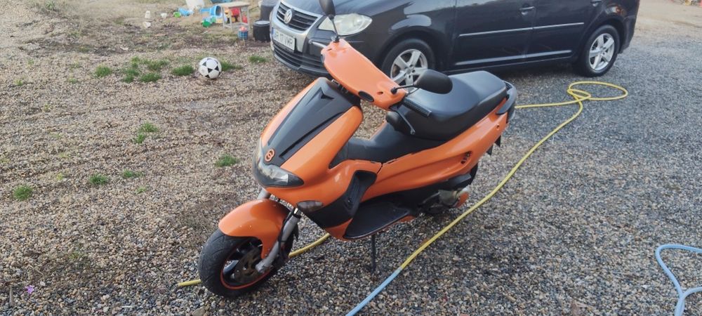 Vând Gilera Runner 49 (Acte la zi,fiscal pe loc)