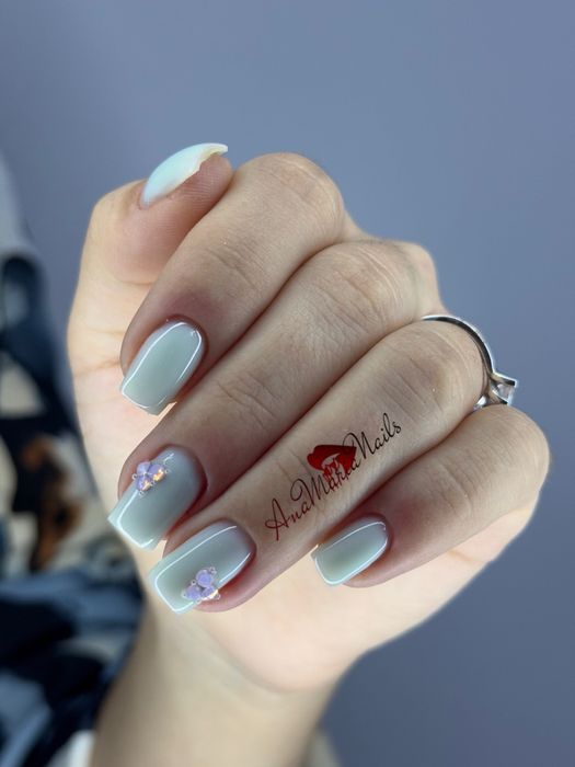 Manichiura!! Locuri libere la unghii