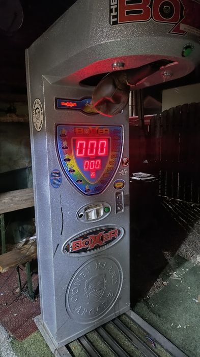 Aparat de joc , boxer pumnal