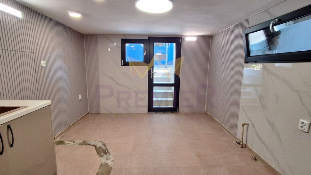 Дава се под наем Офис в Варна, Център - 20 кв.м за 350 € - Снимка #2