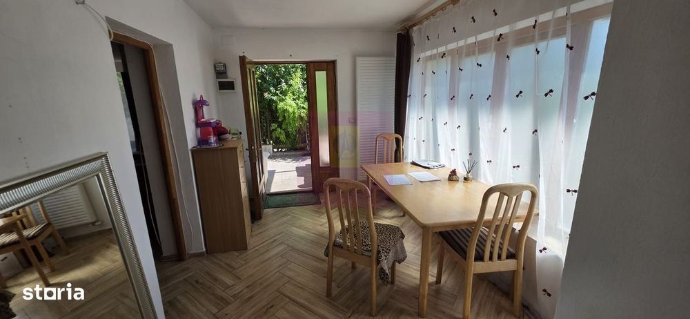 Casa cu 4 camere de vanzare in Campina