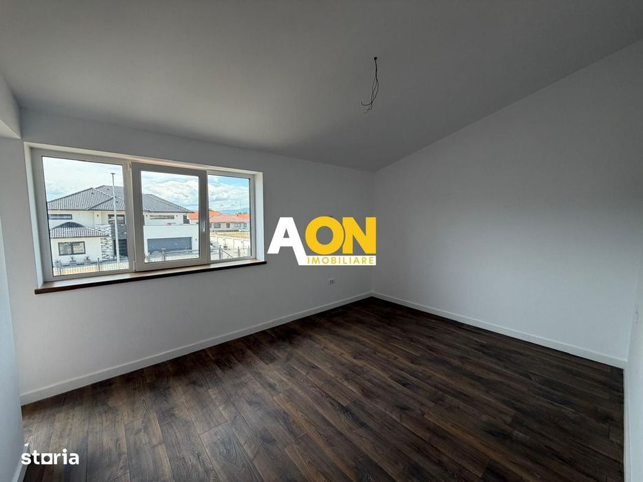 1/2 Duplex 4 Camere, 3 Bai, 2 Balcoane, 431mp Teren