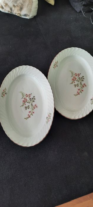 Сервиз от френски дуралекс - 6 бр., красив сервиз за кафе и 2 плата