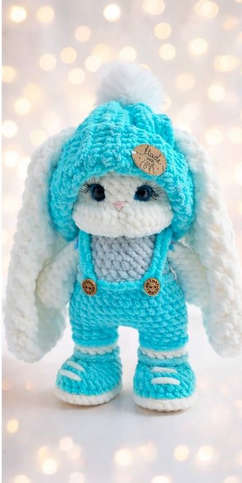 Вязаный зайчик игрушка