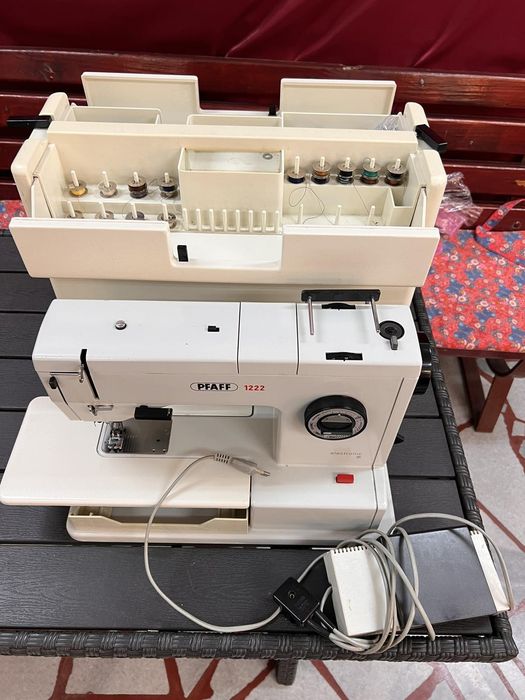 Шевна машина Pfaff  12 22