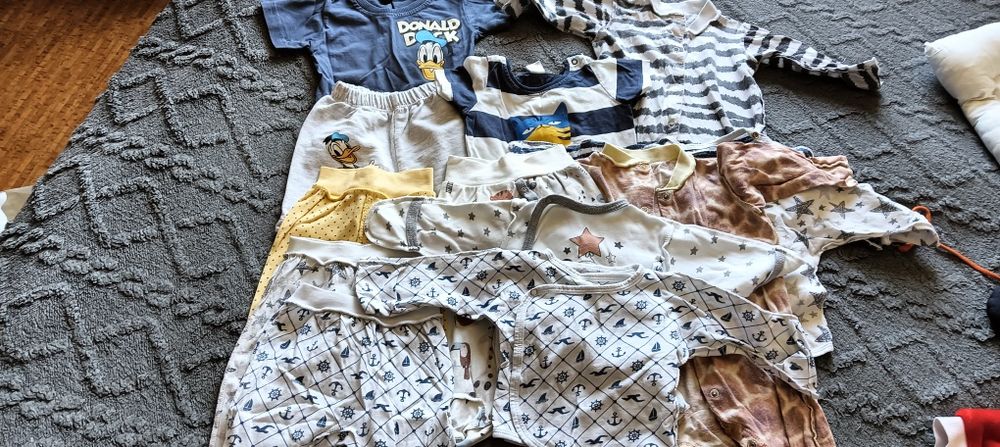 Продам детские вещи с 0-6мес.