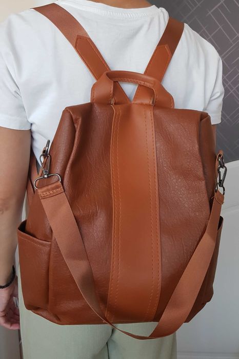 Дамска раница със задно закопчаване