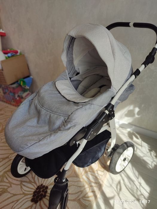 Продам всесезонную коляску 2в1
