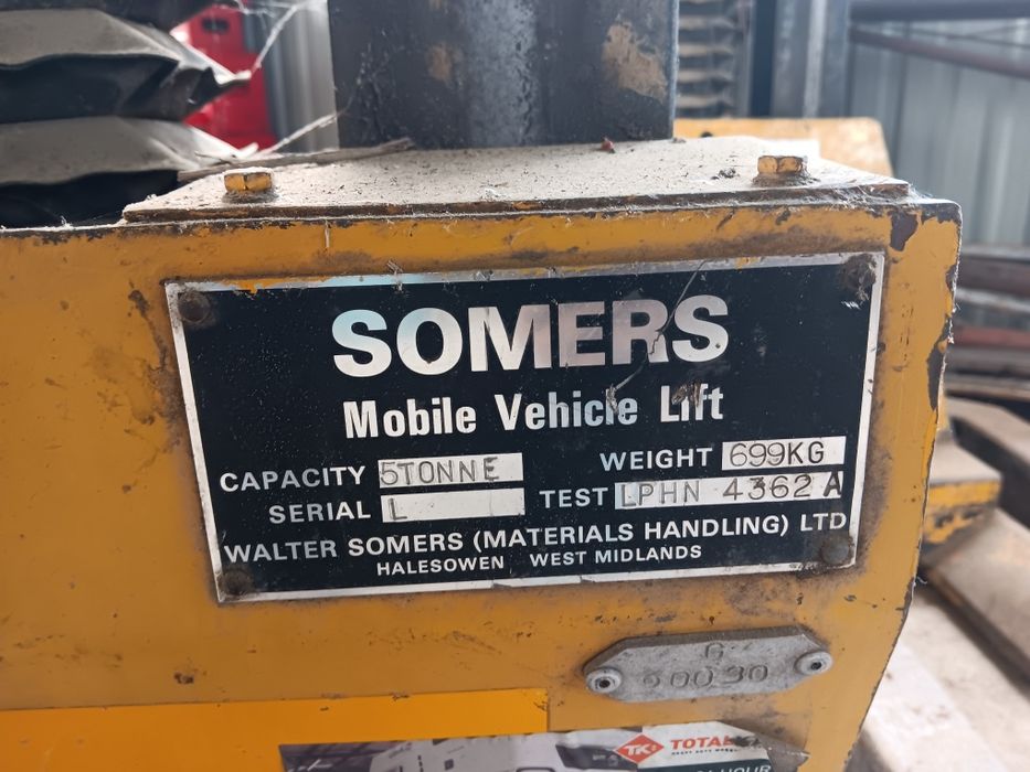 Elevatoare camioane mobile pot fi folosite si  la alte masini