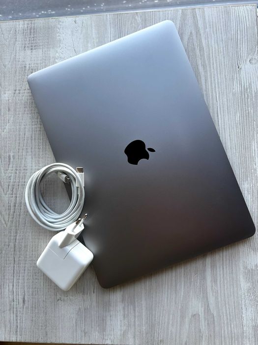MacBook Air 13" Retina (2019) - 8GB RAM / 128GB SSD - Stare Impecabilă