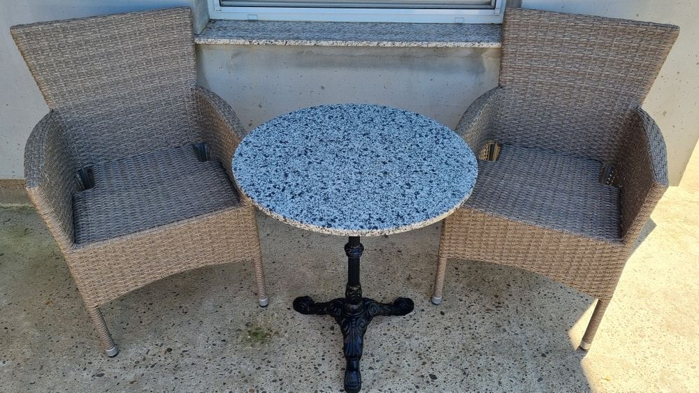 Masa cafea din granit si fontă