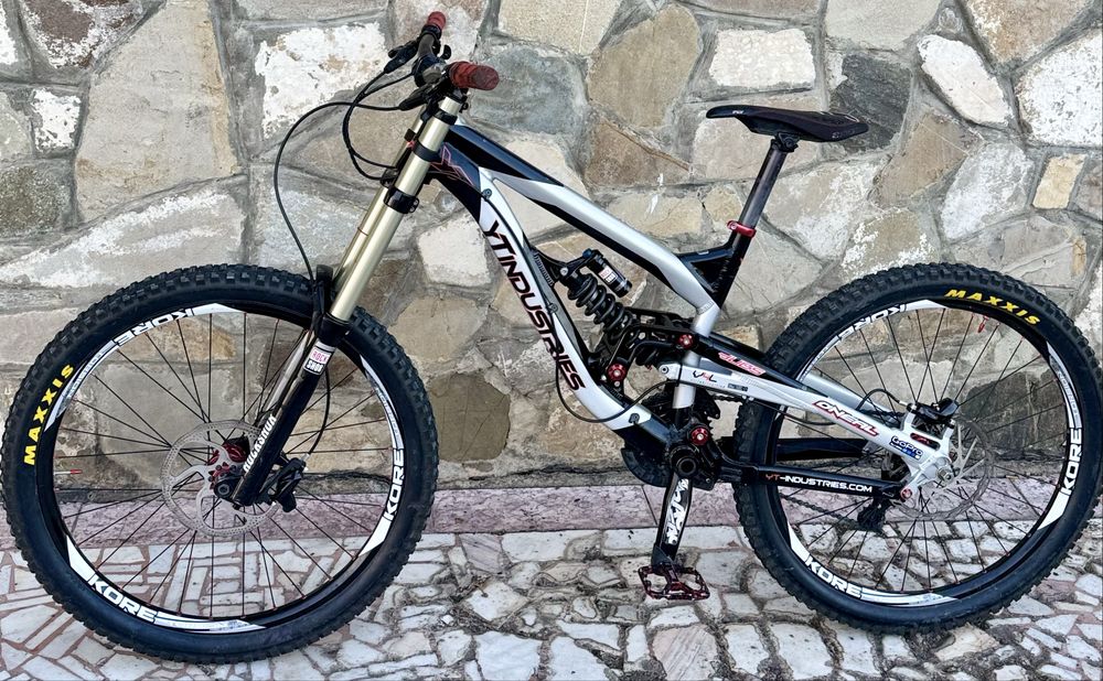 Bicicleta YT tues AL ~ Industries~full suspension ~ import Germania