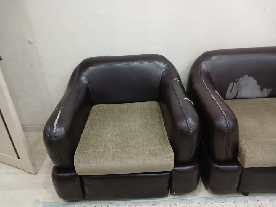 Продаю диван с креслой