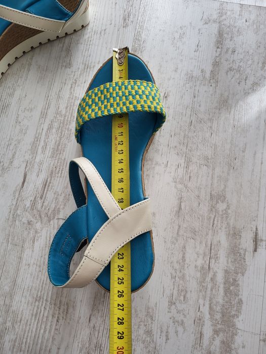 Vând sandale platformă, mărimea 40