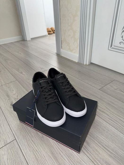 Продам новые оригинальные кеды Tommy Hilfiger