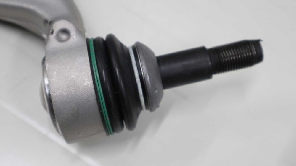 Десен преден крив носач БМВ Ф10 Ф11 Ф06 Ф12 Ф13 На задно