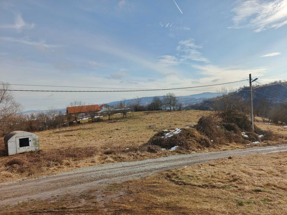 Vand teren intravilan 600 m2 in Hunedoara langa Castelul Corvinilor