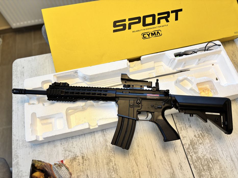 Airsoft M4A1 CYMA CM.515  + Red Dot + Mască + bile