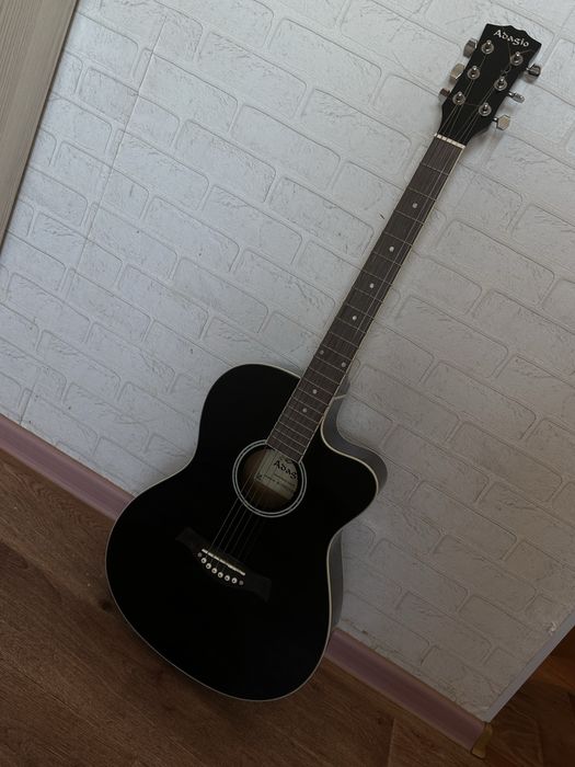 Продам гитару Срочно